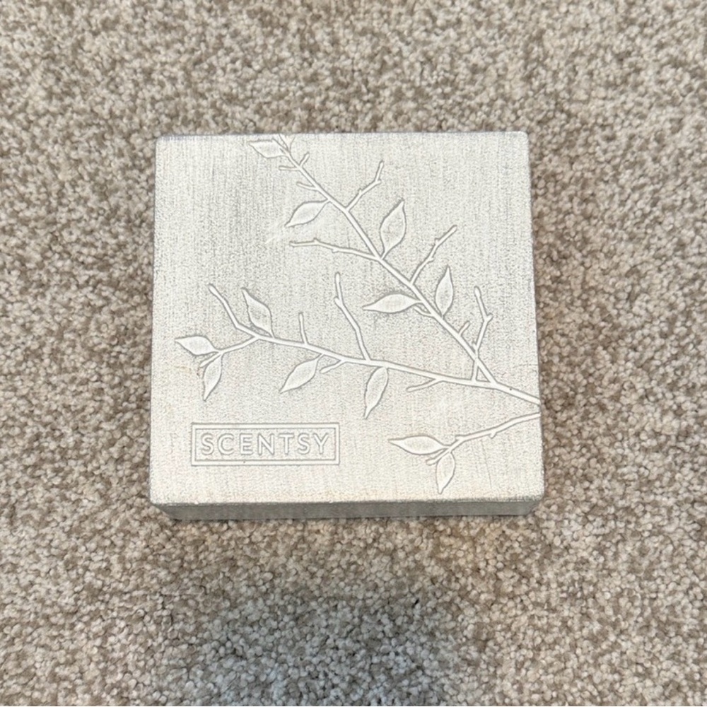 Scentsy Warmer Pedestals - Picture 2 of 7